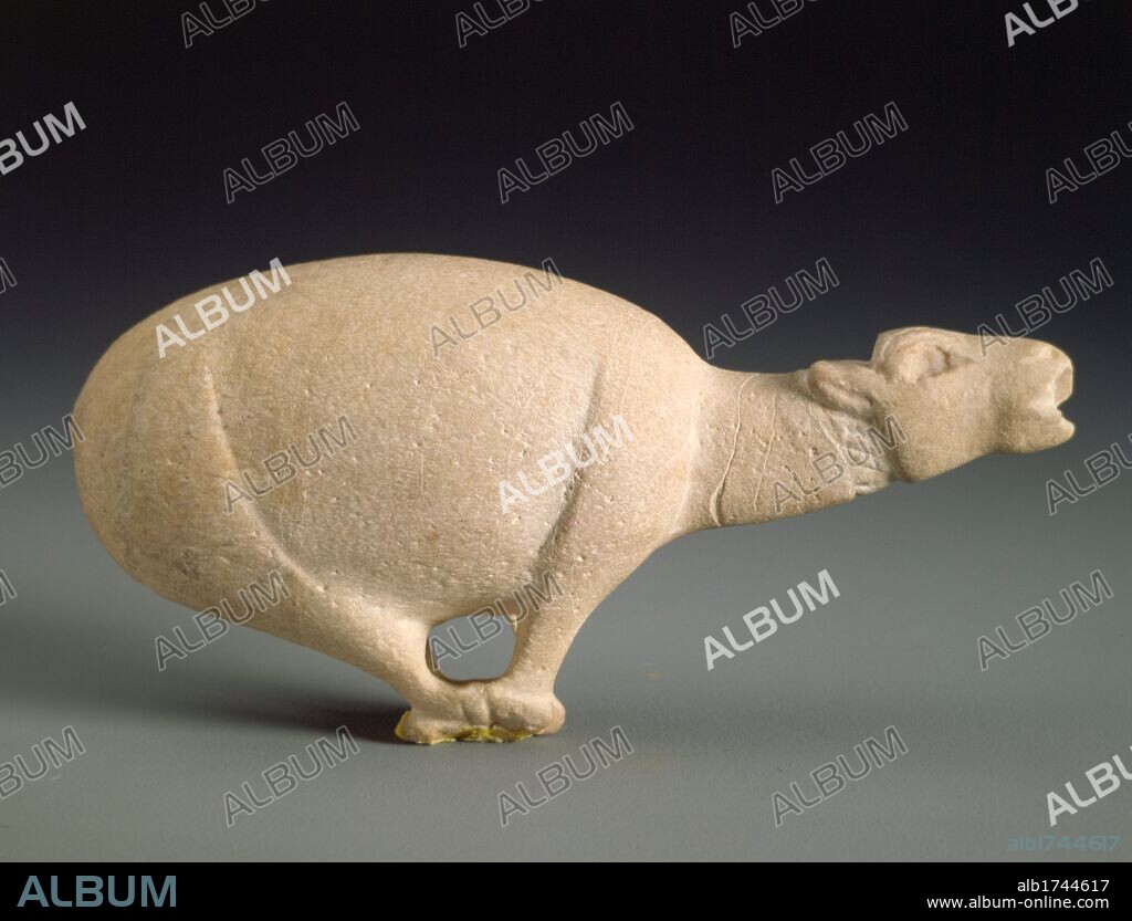 Madrid, M.A.N. Arte egipcio. Vaso ritual para libaciones con forma de ciervo o gacela con las patas atadas. Alabastro.(Alt. 18,3, anch.8,5).1650-1544/41 a.c. XXV dinastia. Procedente de Abydos, Egipto. Recogido personalmente ppor D.J. Victor Abargues. Colección J.V.Avargues.