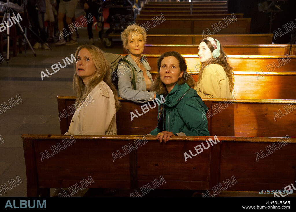 JENNY SEAGROVE, KELLY PRESTON and SALLY PHILLIPS in OFF THE RAILS, 2021, directed by JULES WILLIAMSON. Copyright Black Camel Pictures / Bill Kenwright Films.