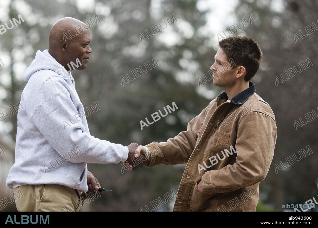 BRIAN PRESLEY and SAMUEL L. JACKSON in HOME OF THE BRAVE, 2006, directed by IRWIN WINKLER. Copyright METRO GOLDWYN MAYER / EBERLY, TIM.