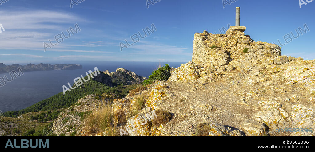 torre de Sa Talaia d'Alcúdia, área natural de la Victòria, Alcúdia, Mallorca, balearic islands, Spain.