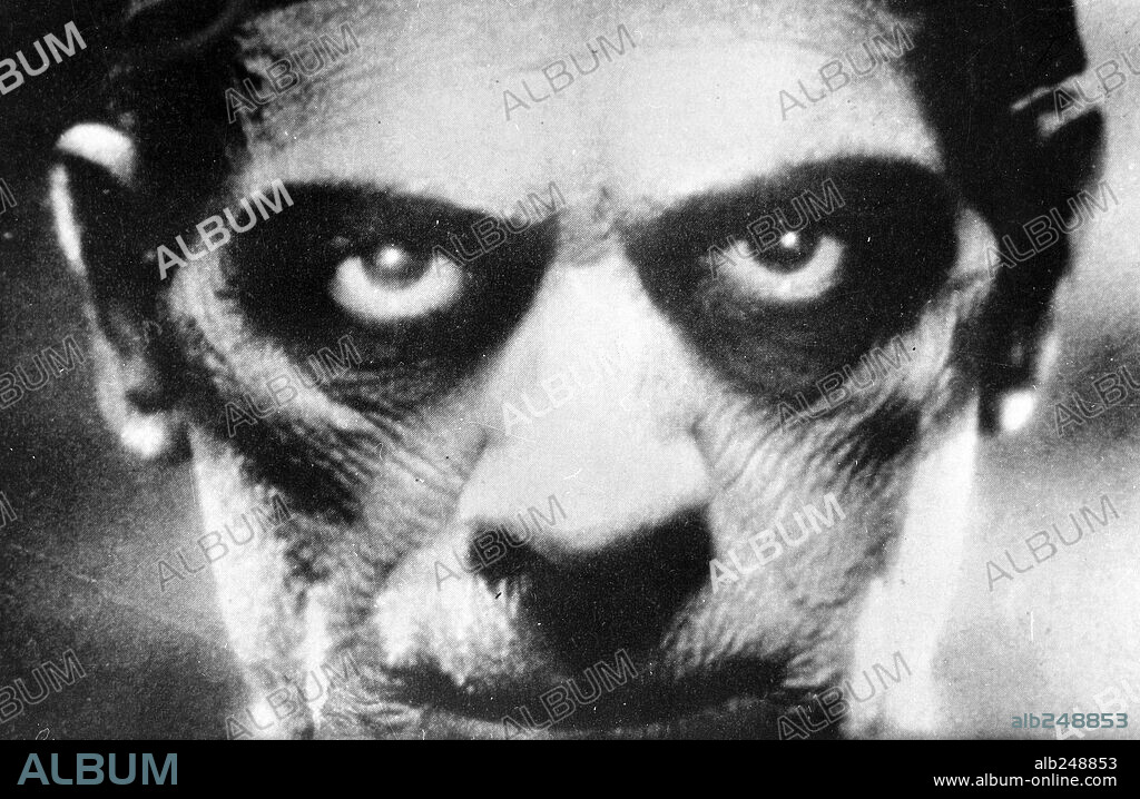 BORIS KARLOFF in THE MUMMY, 1932, directed by KARL FREUND. Copyright UNIVERSAL PICTURES.