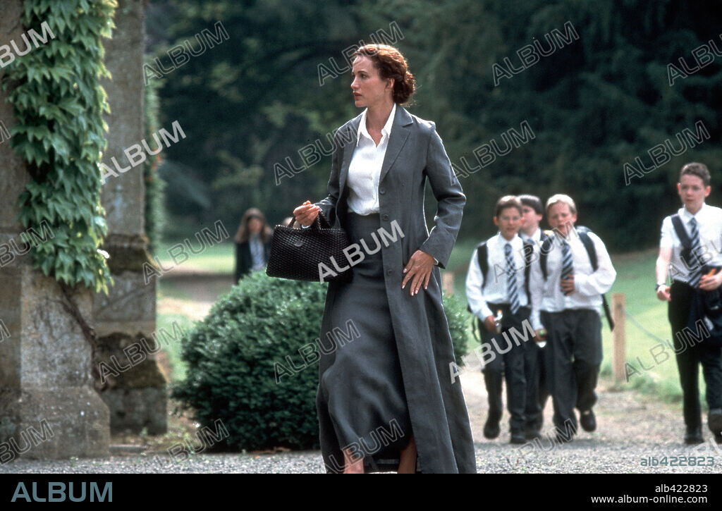 ANDIE MacDOWELL in CRUSH, 2001, directed by JOHN MCKAY. Copyright PIPEDREAM PICTURES/FILM FOUR FILM COUNCIL/INDUSTRY ENTERTAIN.