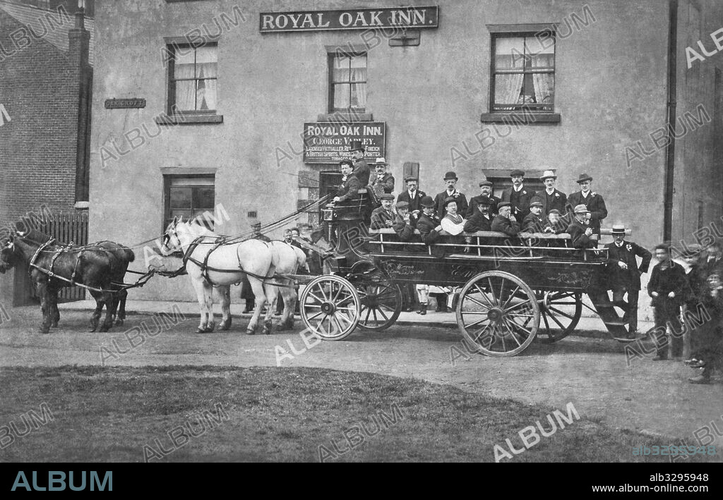 Horse Drawn Waggonette With Passengers Outside the Royal Oak Inn Manchester, c1904.