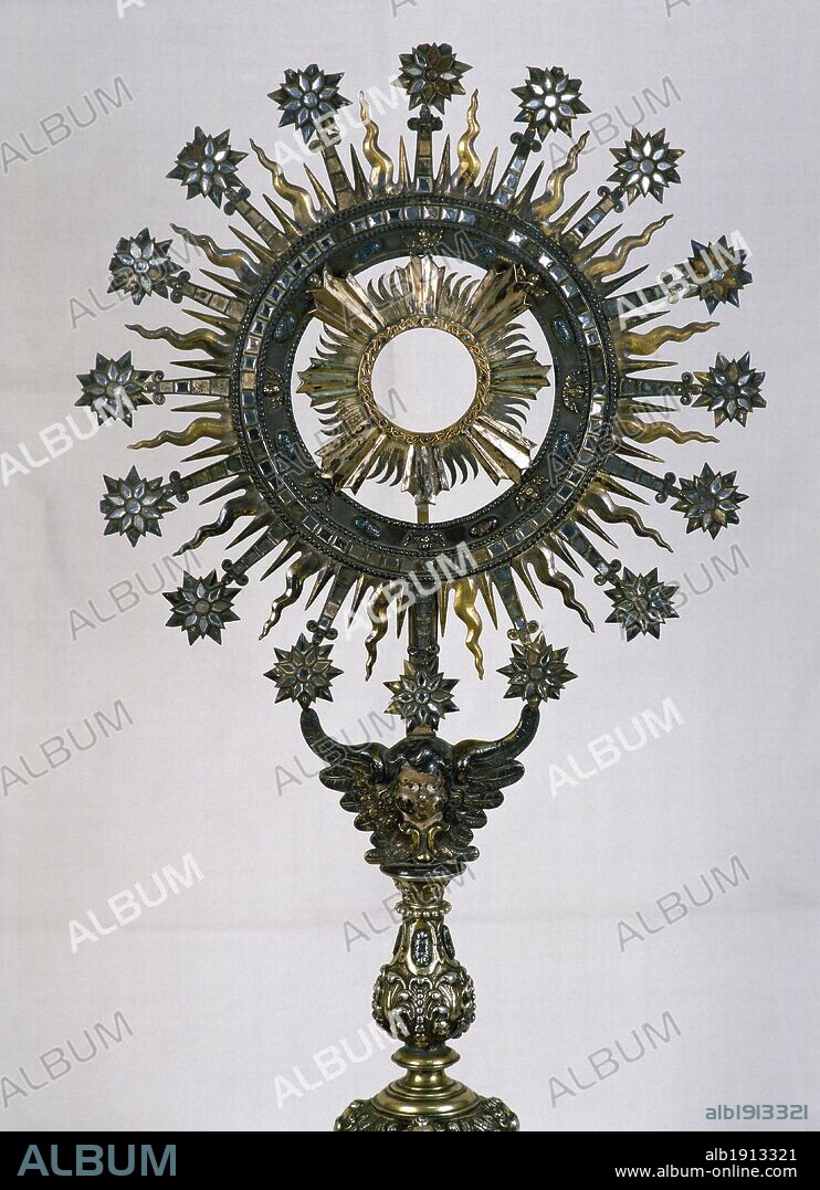 ARTE BARROCO. ESPAÑA. OSTENTORIO o CUSTODIA del siglo XVII, realizada en plata repujada y dorada. IGLESIA DE SAN FELIX (SANT FELIU). SABADELL. Comarca del Vallès Occidental. Provincia de Barcelona. Cataluña.