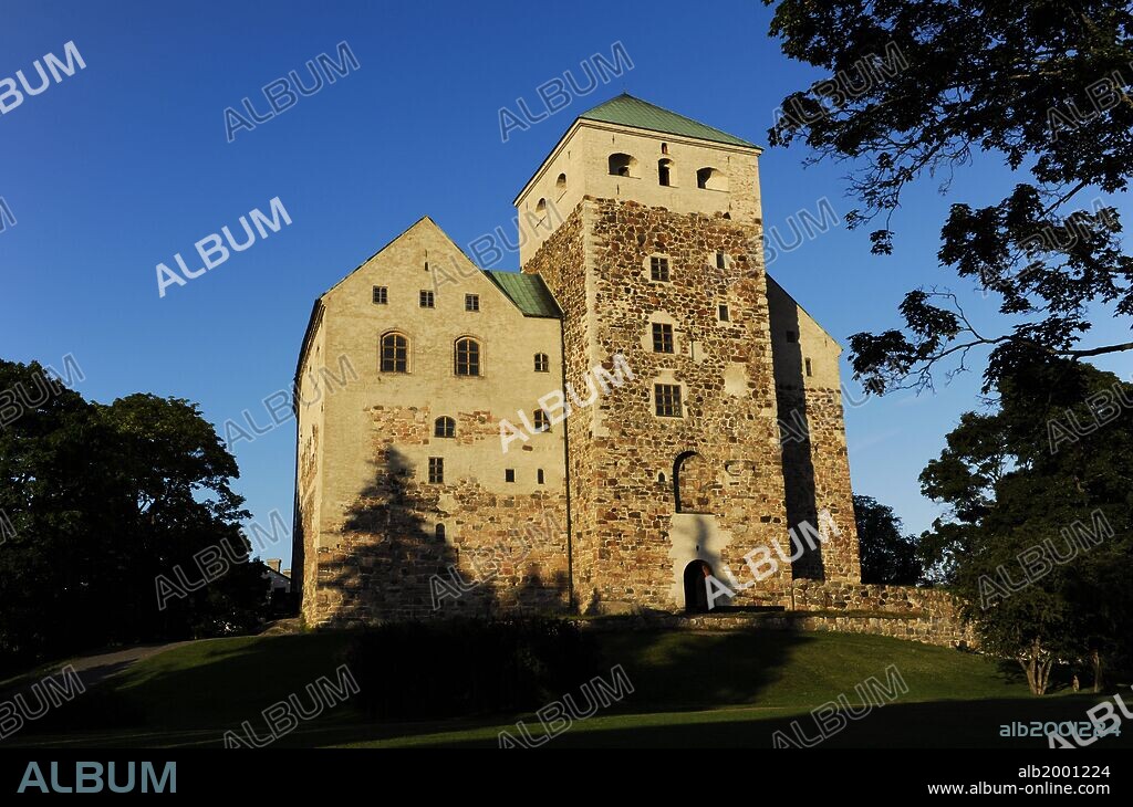 FINLANDIA. TURKU. Vista exterior del CASTILLO de la población, uno de los edificios más antiguos del país. De época medieval. Su construcción se inició en el S. XIII. Norte de Europa.