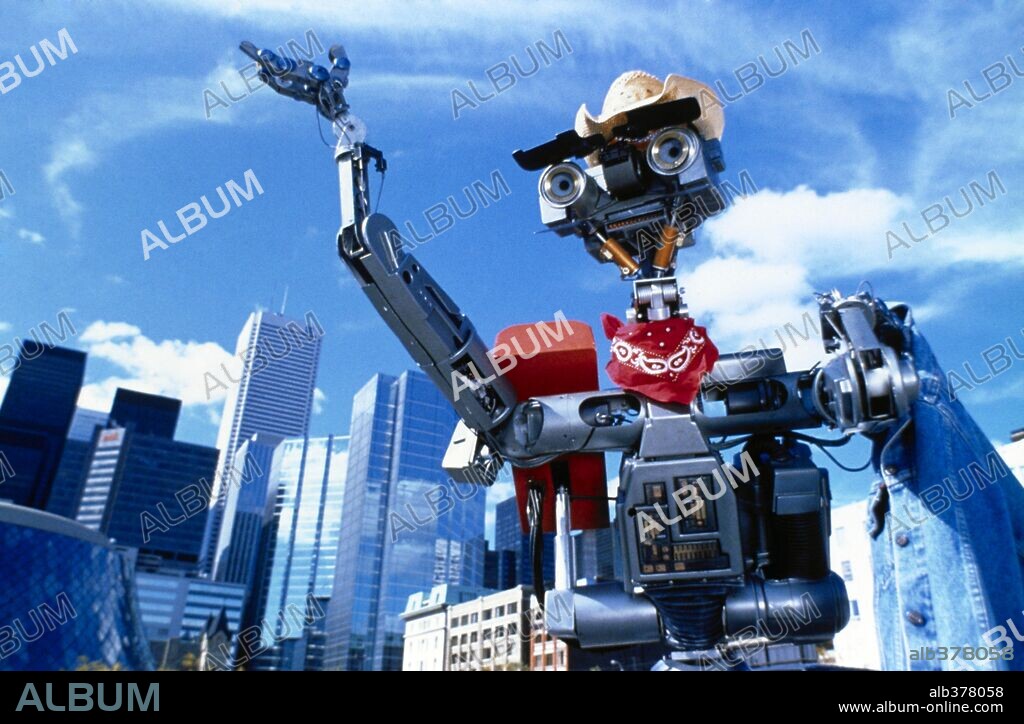 CORTOCIRCUITO 2, 1988 (SHORT CIRCUIT 2), dirigida por KENNETH JOHNSON. Copyright TRI STAR PICTURES.