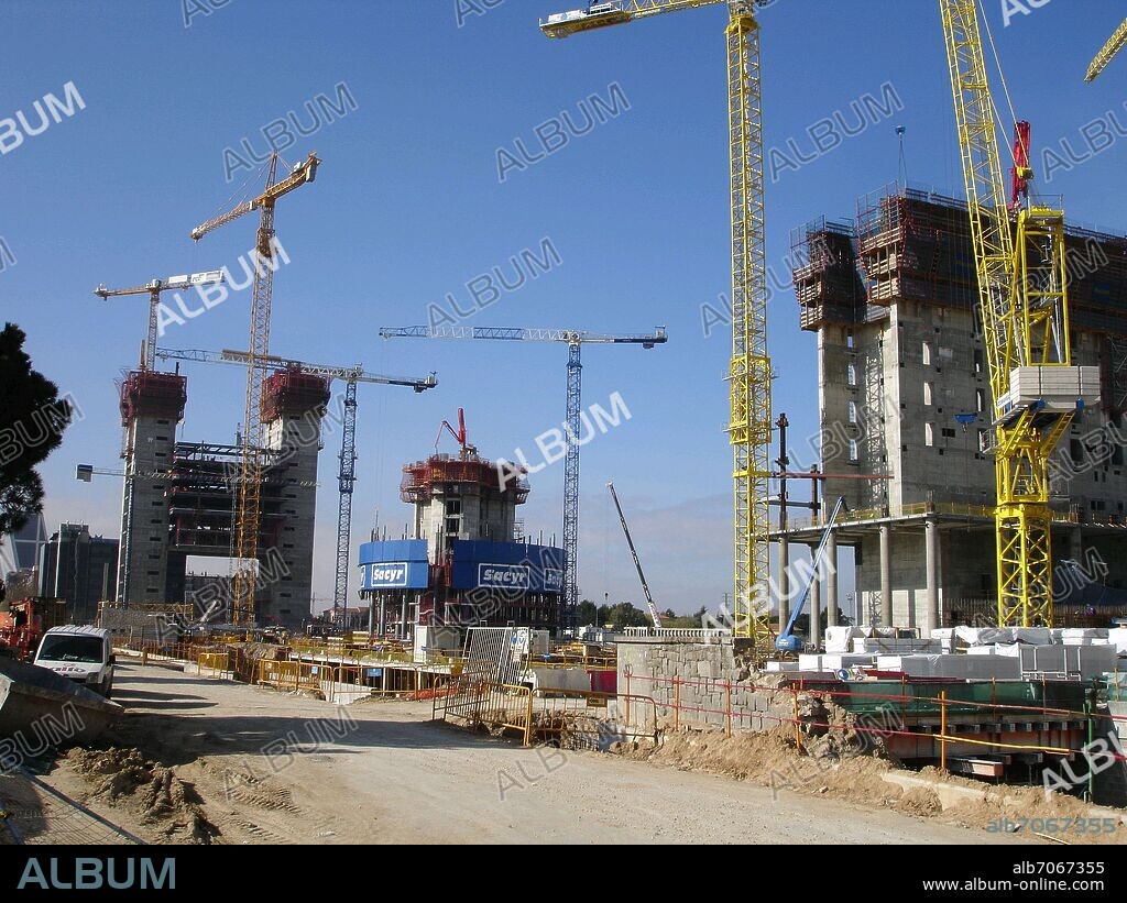 CONSTRUCCION DE LAS TORRES DEL PARQUE EMPRESARIAL CUATRO TORRES BUSINES AREA - CTBA - EN LA ANTIGUA CIUDAD DEPORTIVA DEL REAL MADRID- 2006.