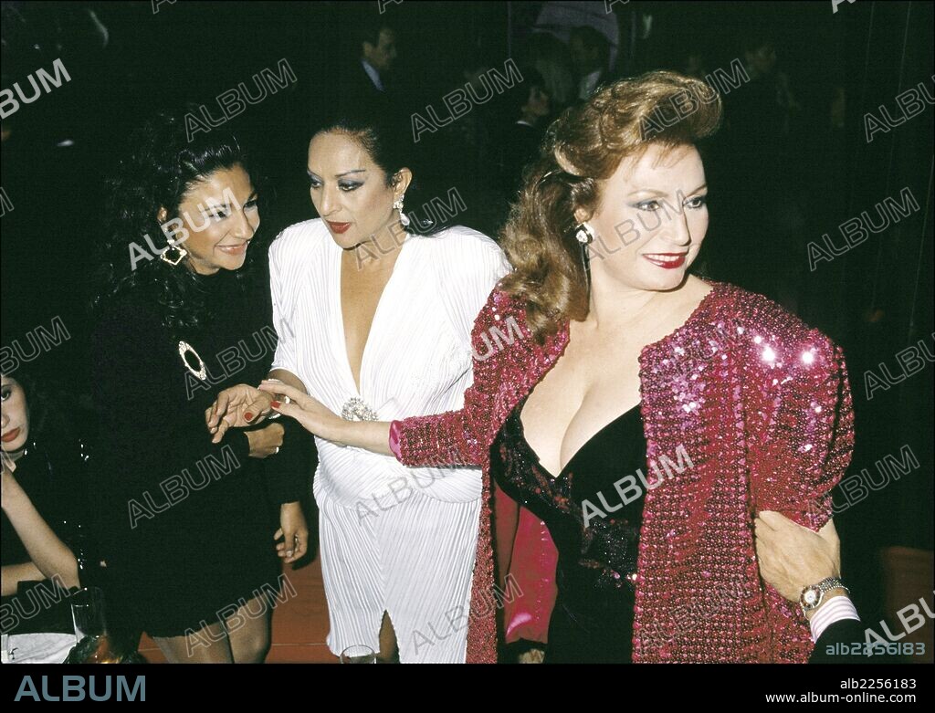JURADO , ROCIO. ACTRIZ Y CANTANTE ESPAÑOLA. CHIPIONA. JUNTO A LOLA FLORES Y LOLITA EN MADRID , AÑO 1988.