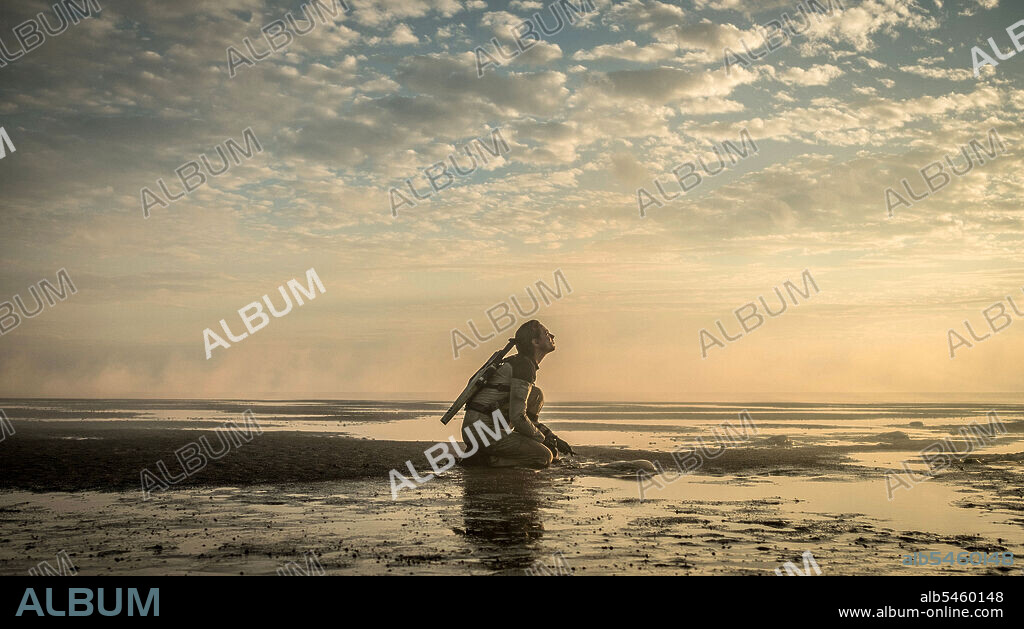NORA ARNEZEDER en THE COLONY, 2021 (TIDES), dirigida por TIM FEHLBAUM. Copyright BerghausWöbke Filmproduktion.