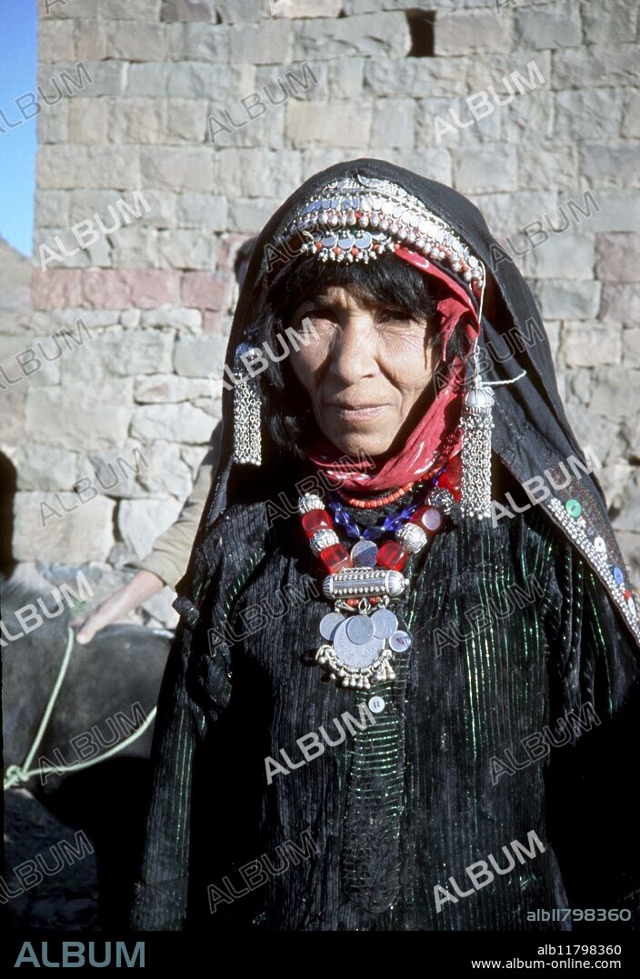 Yemen - North Yemen - woman from Sana'a - ethnic jewellery - ©TopFoto.