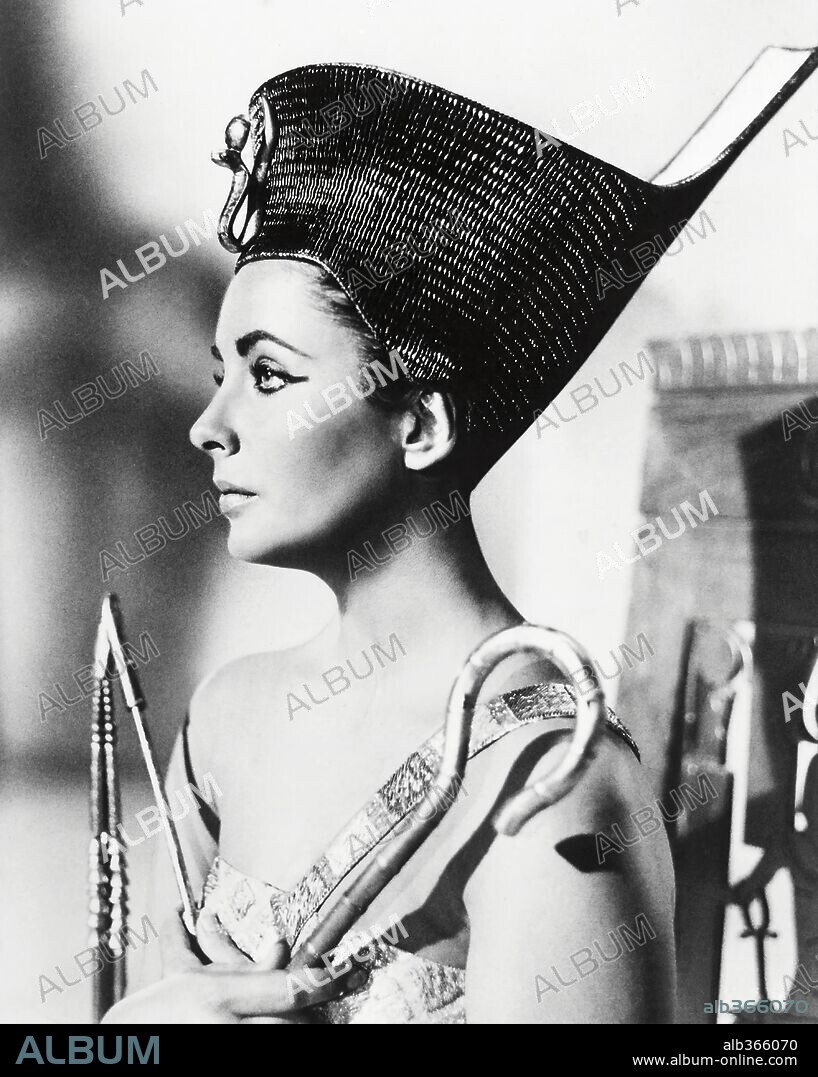 ELIZABETH TAYLOR en CLEOPATRA, 1963, dirigida por JOSEPH L. MANKIEWICZ. Copyright 20TH CENTURY FOX.