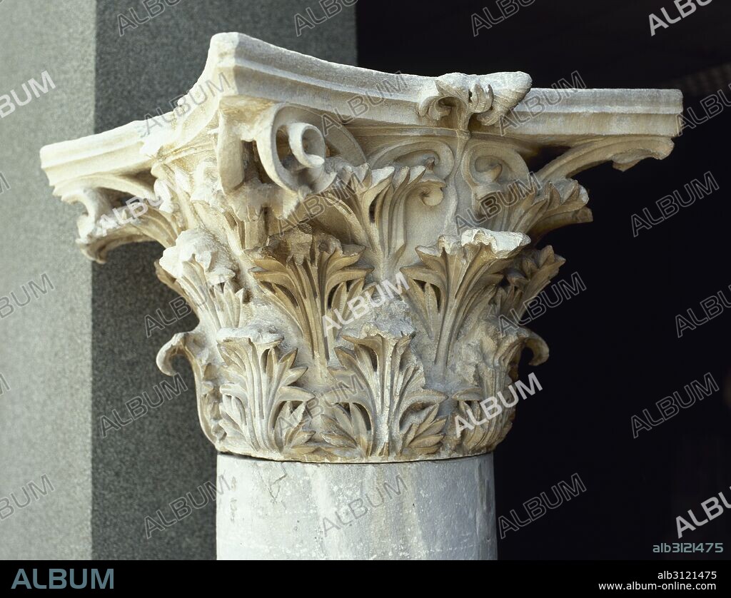 Corinthian capital with acanthus leaves and volute. Pergamon. Turkey.