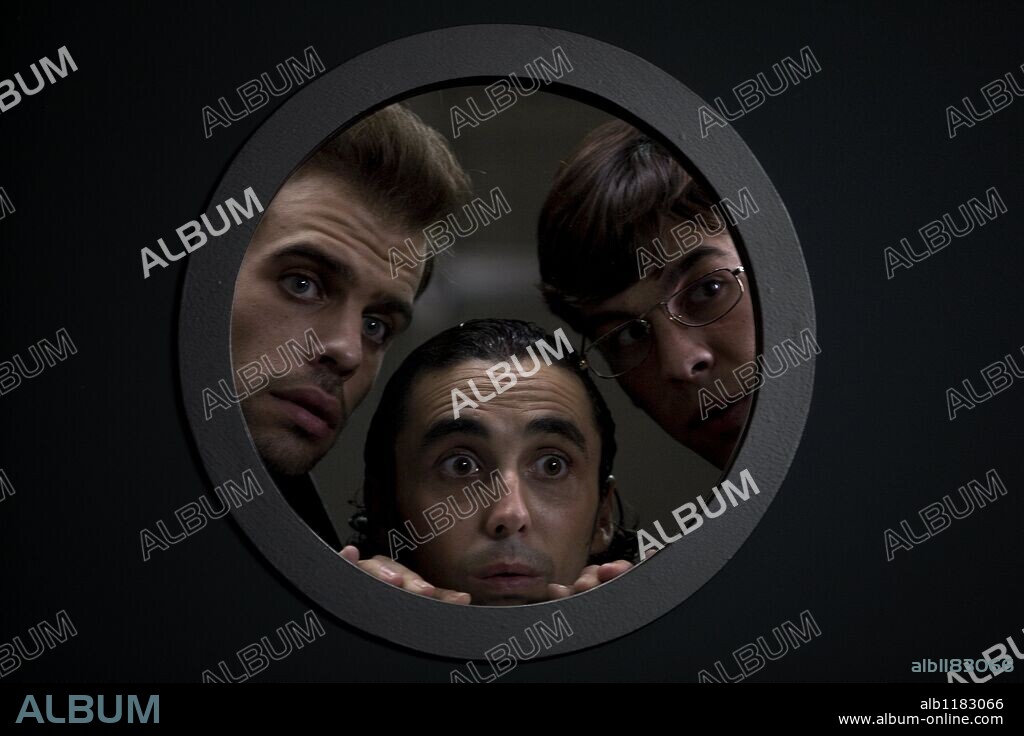 CANCO RODRIGUEZ, MARIO CASAS y PABLO PENEDO en FUGA DE CEREBROS, 2009, dirigida por FERNANDO GONZALEZ MOLINA. Copyright ANTENA 3 FILMS.