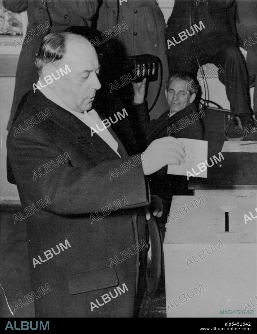 Berlin Leaders VoteWalter Schreiber (left), Christian Democrat Lord Mayor of West Berlin and *****. December 20, 1954.