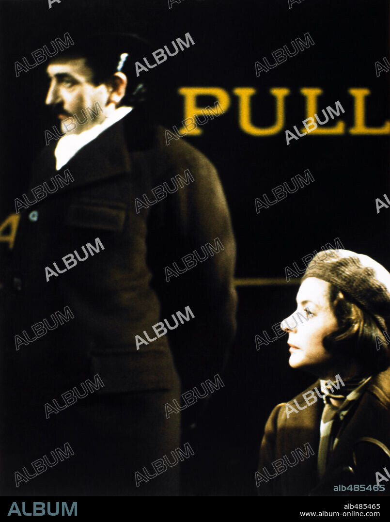 ALBERT FINNEY and INGRID BERGMAN in MURDER ON THE ORIENT EXPRESS, 1974, directed by SIDNEY LUMET. Copyright UNITED ARTISTS.