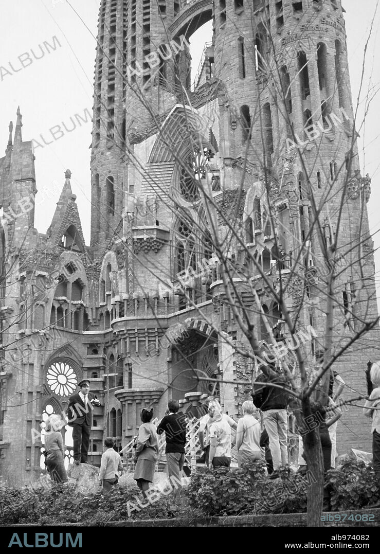 CASSEN en PISO DE SOLTERO, 1964. Copyright BALCAZAR P.C.