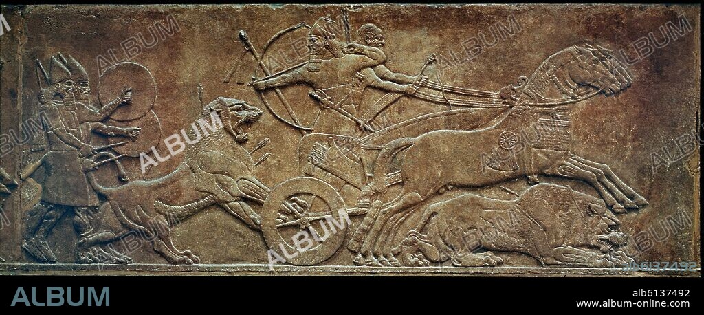 RELIEVE DE NINIVE - ASURBANIPAL CAZANDO LEONES - 650 AC.
