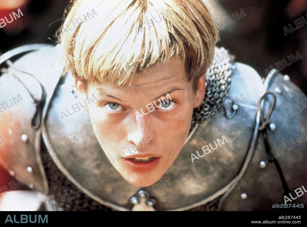 JUANA DE ARCO and MILLA JOVOVICH. MILLA JOVOVICH in MESSENGER: THE STORY OF JOAN OF ARC, 1999 (JEANNE D'ARC), directed by LUC BESSON. Copyright GAUMONT.