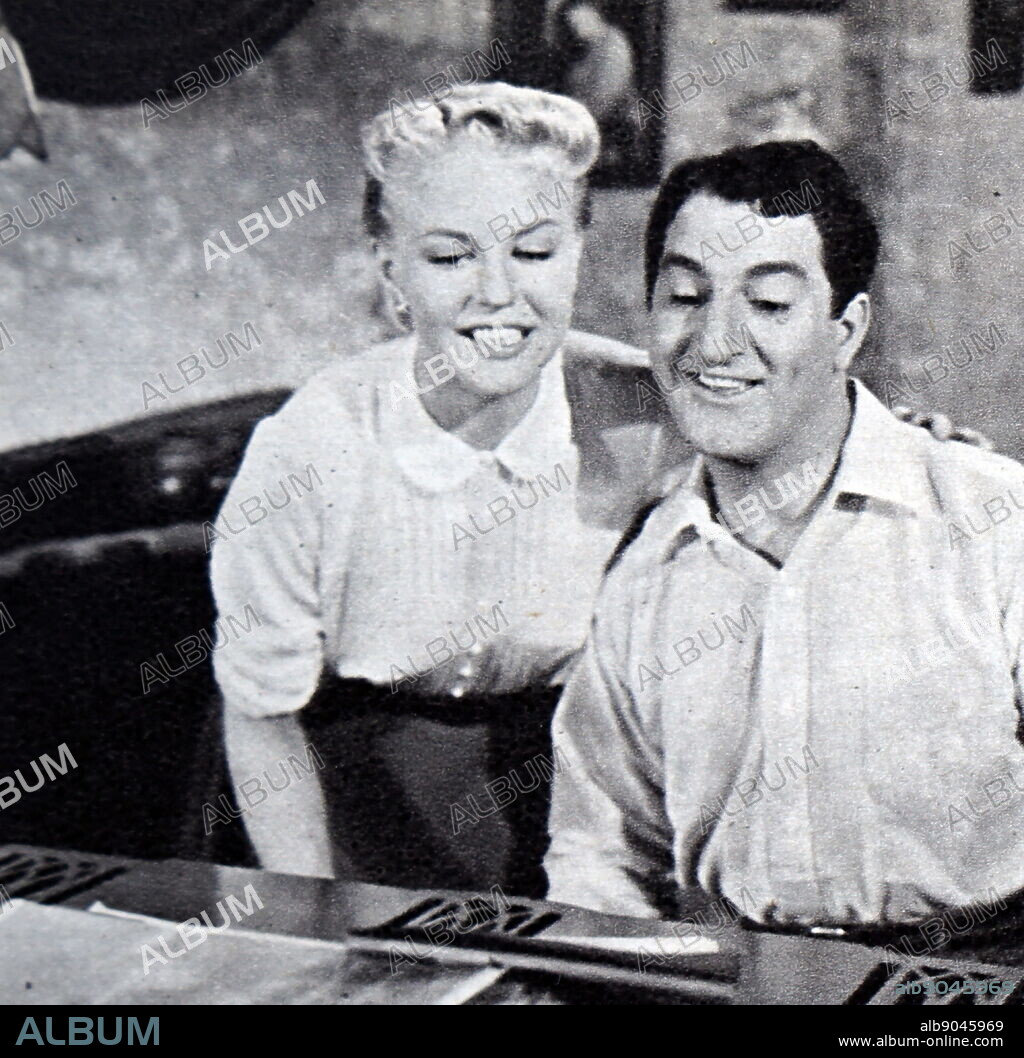 Film still from 'The Jazz Singer' starring Danny Thomas, Peggy Lee, Edmund Franz, and Mildred Dunnock.