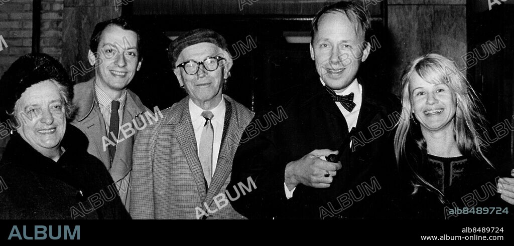 Göteborg - 1967 - Stadsteatern - Skådespelare som varit i Kiel med pjäsen Onkel Vanja - Mary Pierrou - Folke Walder - Måns Westfelt - Mats Johansson - Birgitta Stahre *** Local Caption *** GT. KAMERAREPORTAGE.