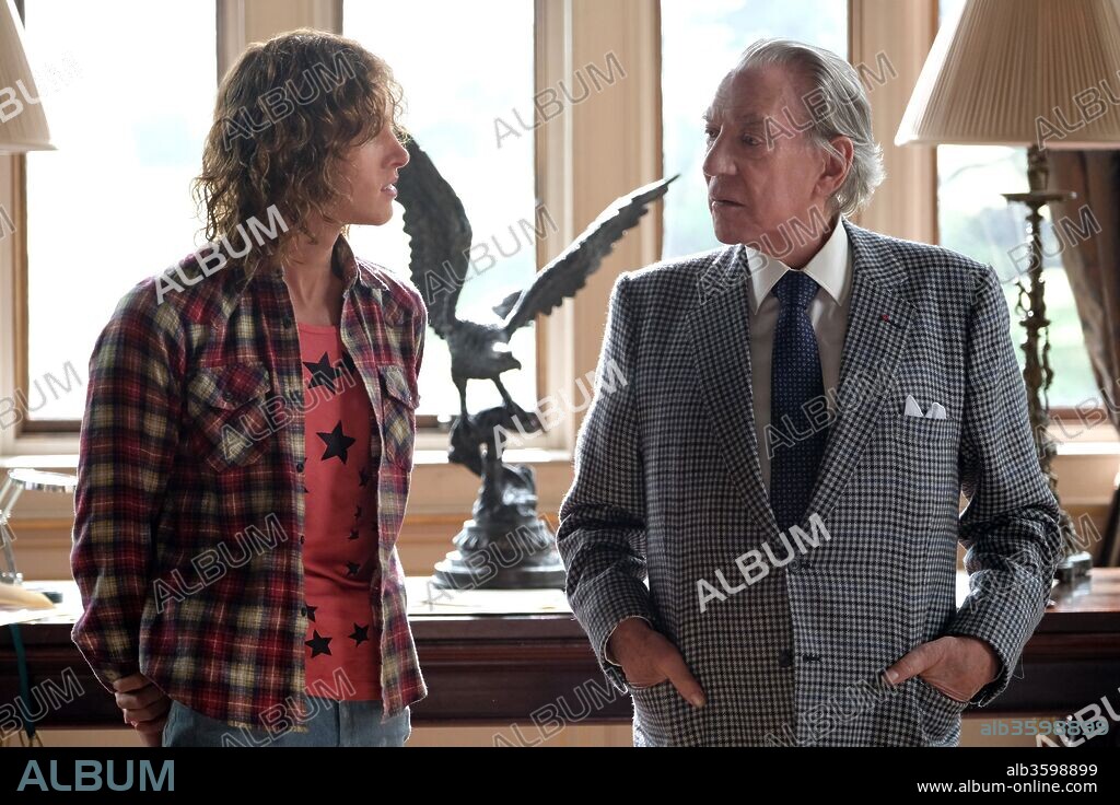 DONALD SUTHERLAND et HARRIS DICKINSON dans TRUST, 2018, réalisé par DANNY BOYLE, EMANUELE CRIALESE et SUSANNA WHITE. Copyright CLOUD EIGHT FILMS/DECIBEL FILMS/FX PRODUCTIONS.