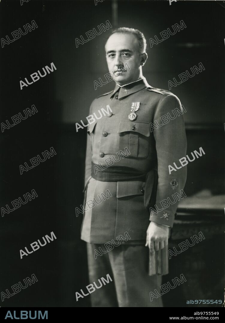 JALÓN ÁNGEL. Francisco Franco Bahamonde at the Salamanca headquarters, in September 1936.