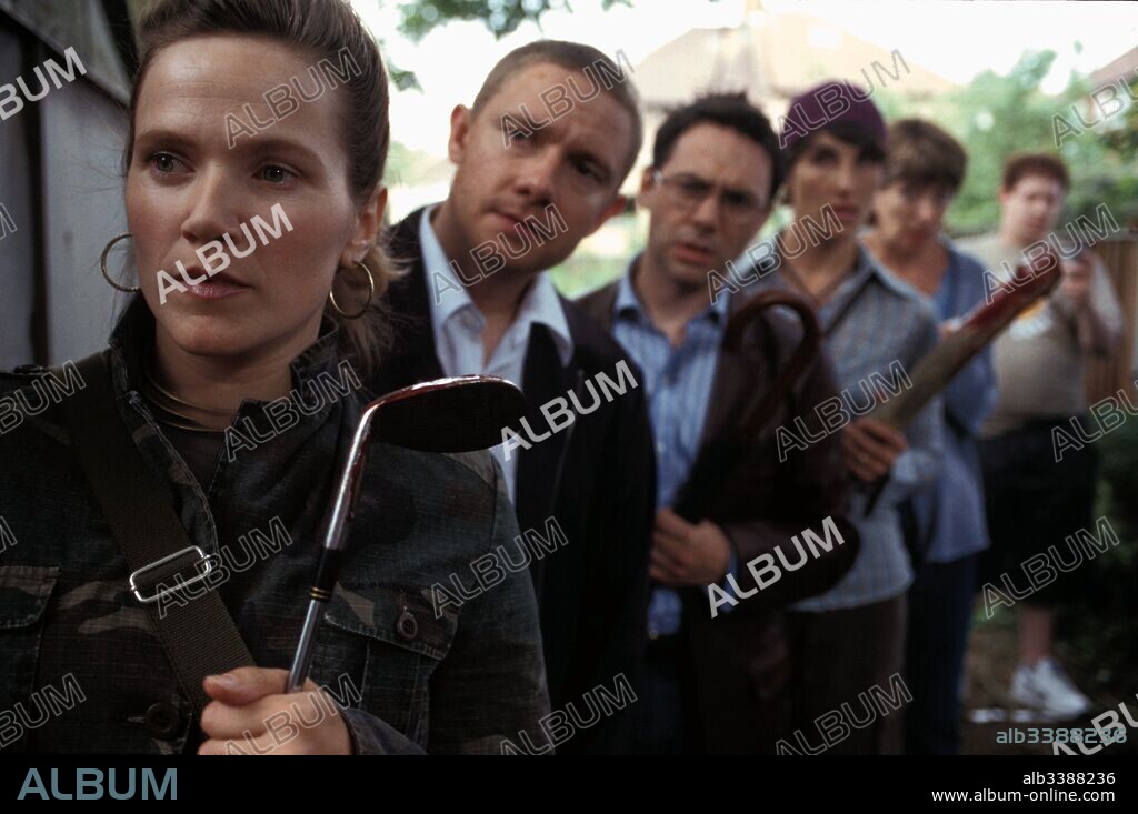 JESSICA HYNES and MARTIN FREEMAN in SHAUN OF THE DEAD, 2004, directed by EDGAR WRIGHT. Copyright ROGUE PICTURES.