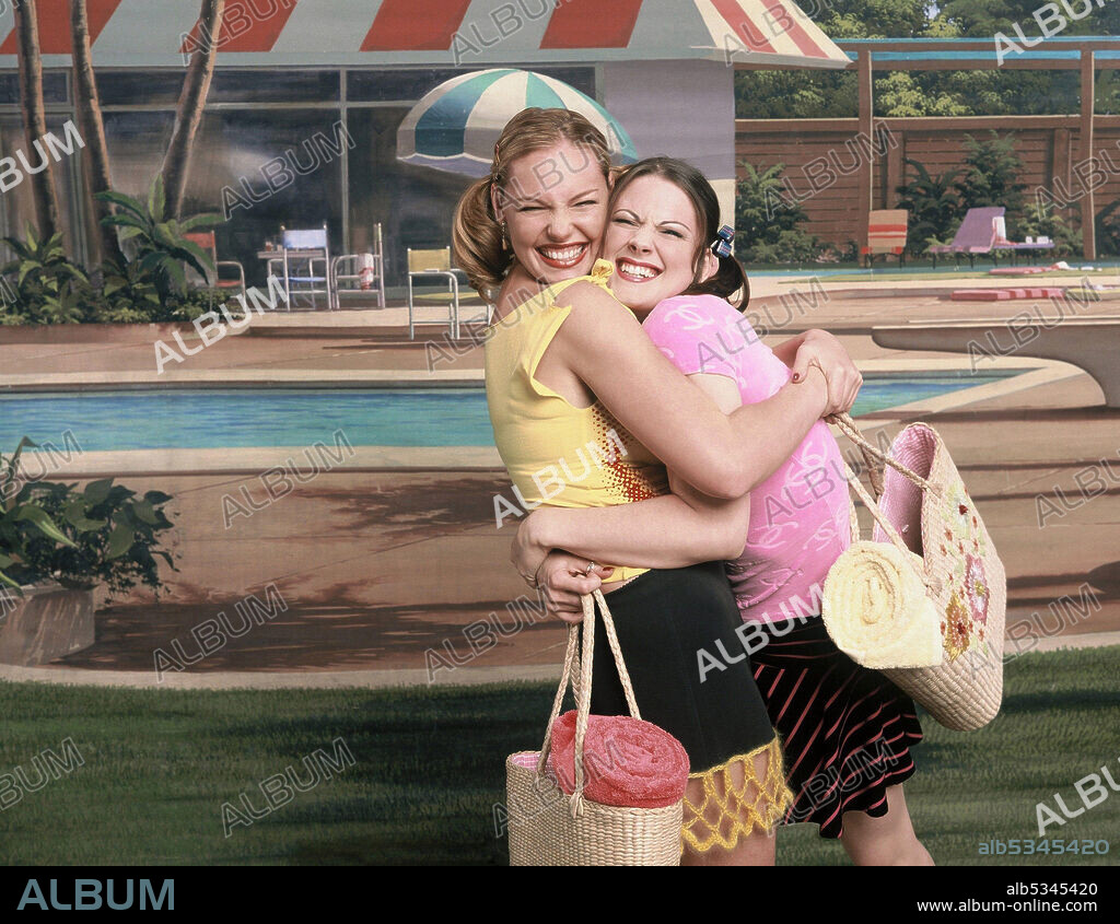 ALEXANDRA BRECKENRIDGE and KATHERINE HEIGL in ROMY AND MICHELE: IN THE BEGINNING, 2005, directed by ROBIN SCHIFF. Copyright TOUCHSTONE TELEVISION.