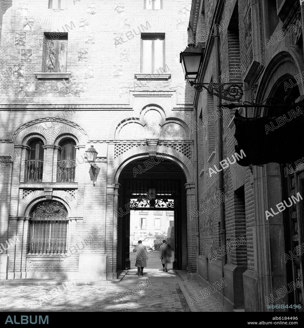 AYUNTAMIENTO DE MADRID - PATIO DE LA CASA DE CISNEROS - AMPLIACION REALIZADA EN EL AÑO 1910 - FOTOGRAFIA EN BLANCO Y NEGRO - FOTO AÑOS 60.