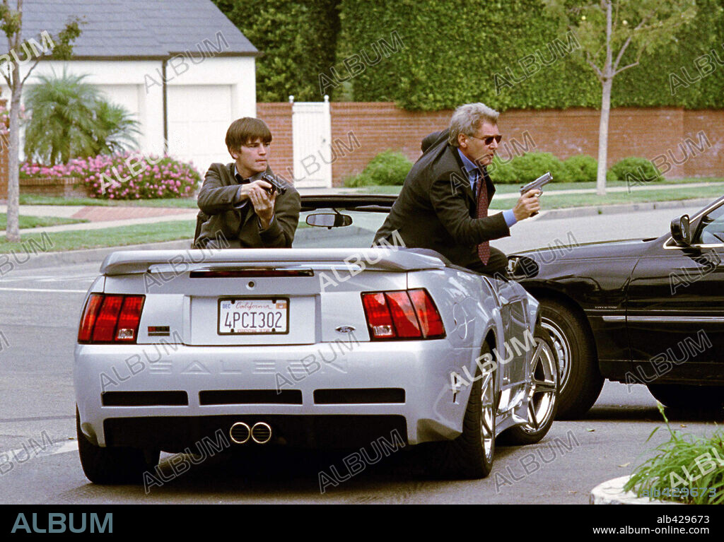 HARRISON FORD and JOSH HARTNETT in HOLLYWOOD HOMICIDE, 2003, directed by RON SHELTON. Copyright COLUMBIA PICTURES.