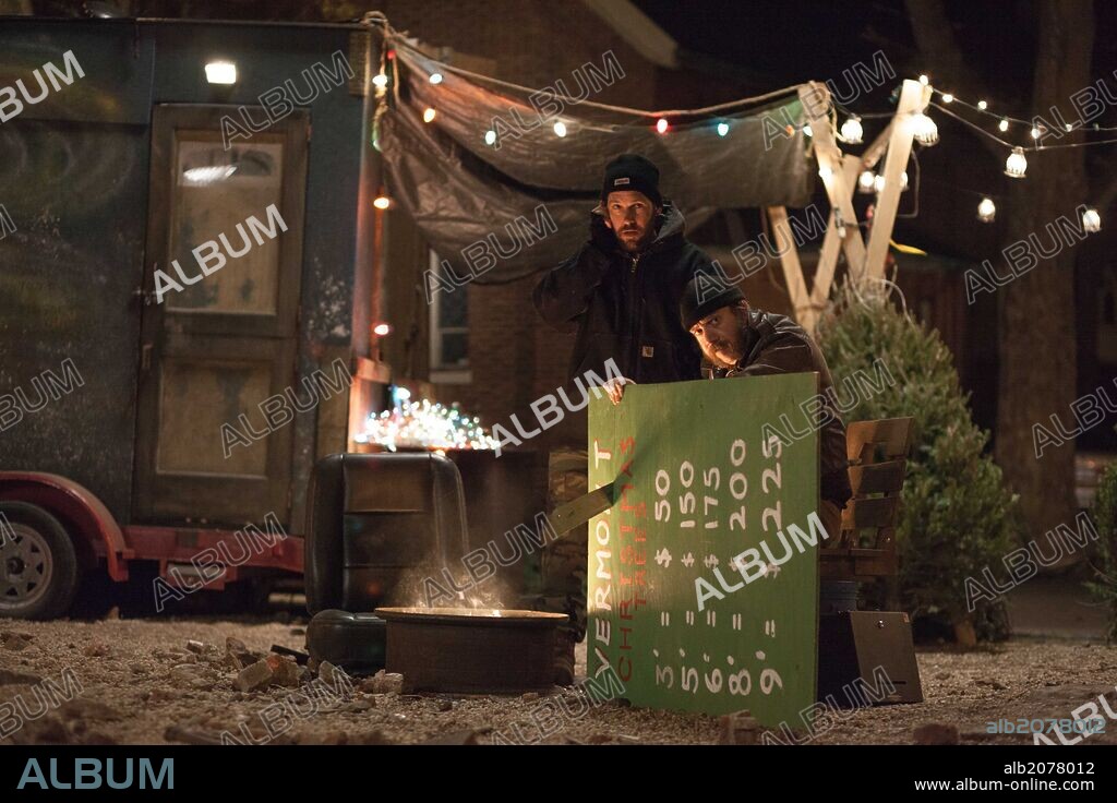 PAUL GIAMATTI and PAUL RUDD in ALMOST CHRISTMAS, 2013, directed by PHIL MORRISON. Copyright GREENESTREET FILMS.