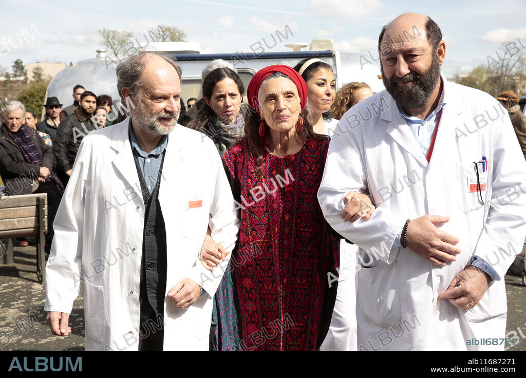 ANGELA MOLINA, DENIS PODALYDES y KAD MERAD en EL ULTIMO SUSPIRO, 2024 (LE DERNIER SOUFFLE), dirigida por CONSTANTIN COSTA-GAVRAS. Copyright KG Productions.
