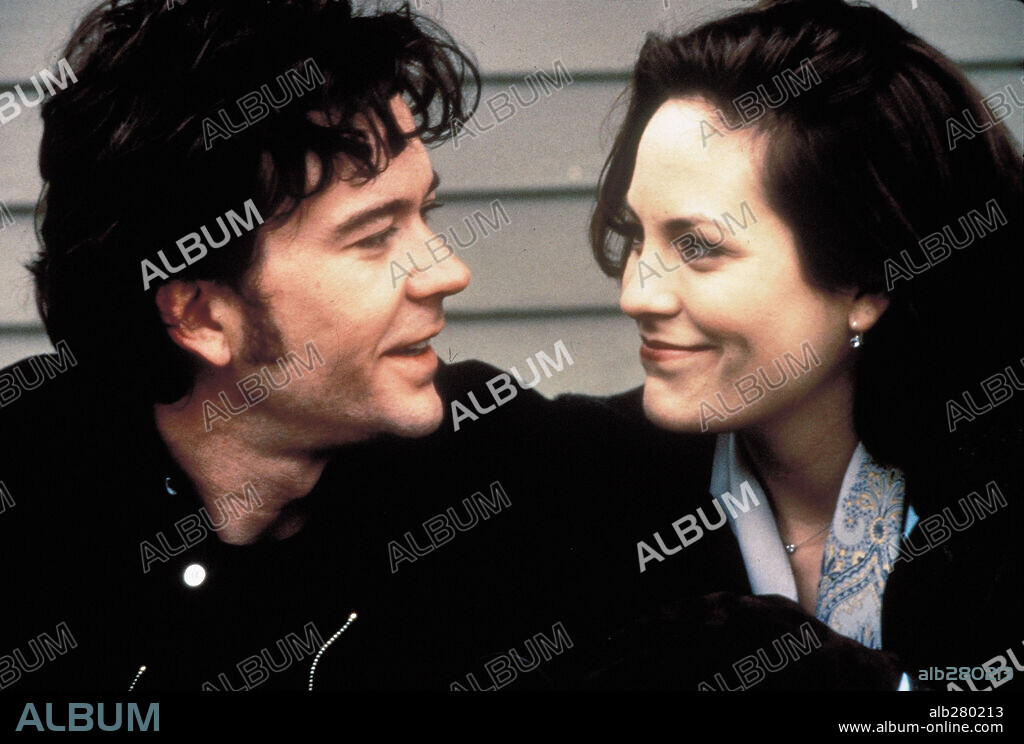ANNABETH GISH and TIMOTHY HUTTON in BEAUTIFUL GIRLS, 1996, directed by TED DEMME. Copyright MIRAMAX FILMS.