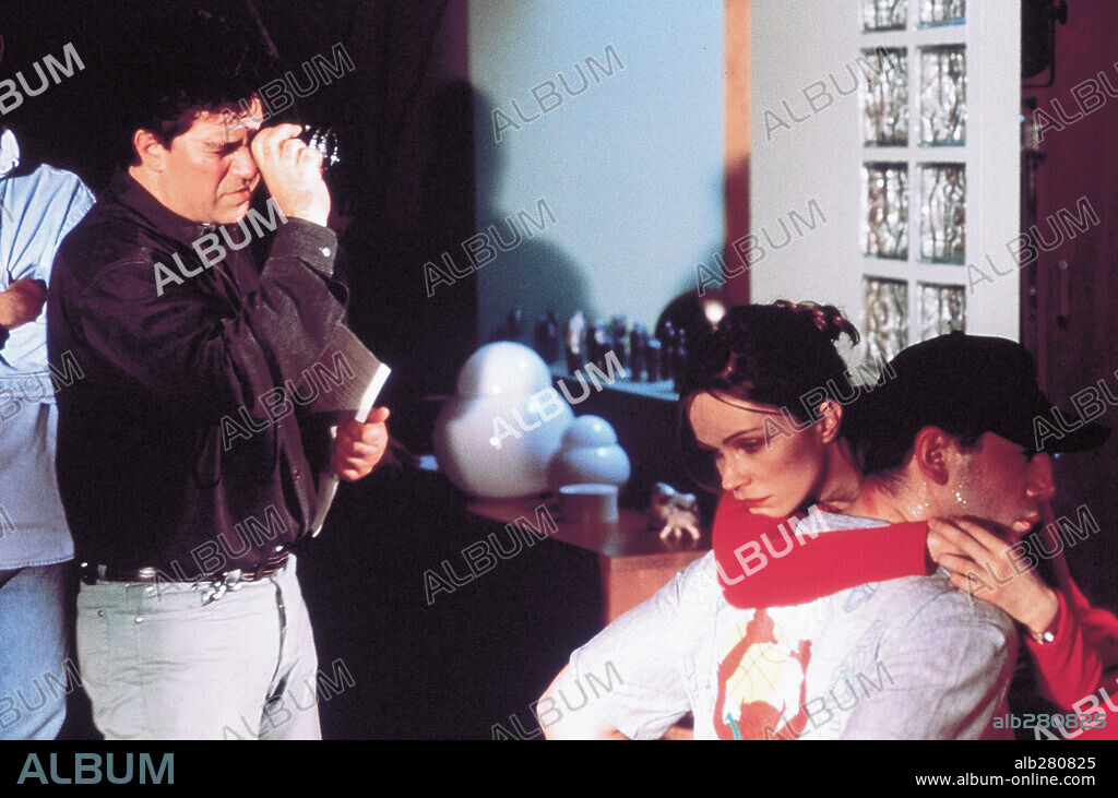 FRANCESCA NERI, JAVIER BARDEM and PEDRO ALMODOVAR in LIVE FLESH, 1997 (CARNE TRÊMULA), directed by PEDRO ALMODOVAR. Copyright EL DESEO S.A./CIBY 2000.
