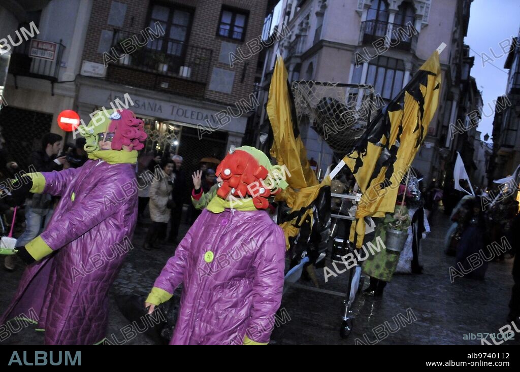 Toledo, 02/10/2013. The people of Toledo said goodbye to the carnival with the traditional Burial of the Sardine between tears and umbrellas.