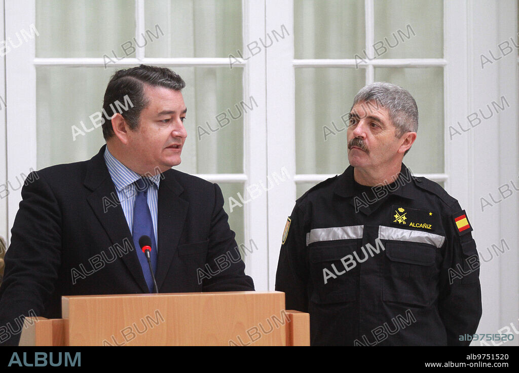 Sevilla 19/01/2016. Reunión del delegado del Gobierno, Antonio Sanz, con el teniente general de la Ume, Miguel Alcañiz. Foto: rocío Ruz. Archsev.