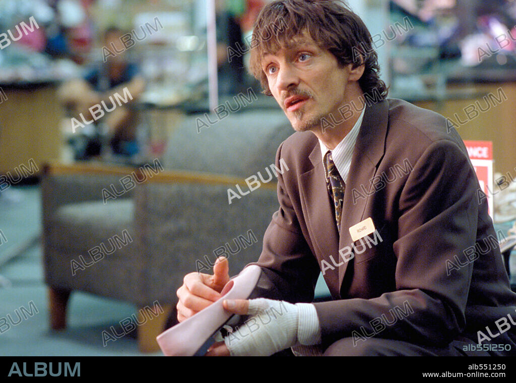 JOHN HAWKES en TÚ, YO Y TODOS LOS DEMÁS, 2005 (ME AND YOU AND EVERYONE WE KNOW), dirigida por MIRANDA JULY. Copyright IFC FILMS / SUDROW, PHOEBE.