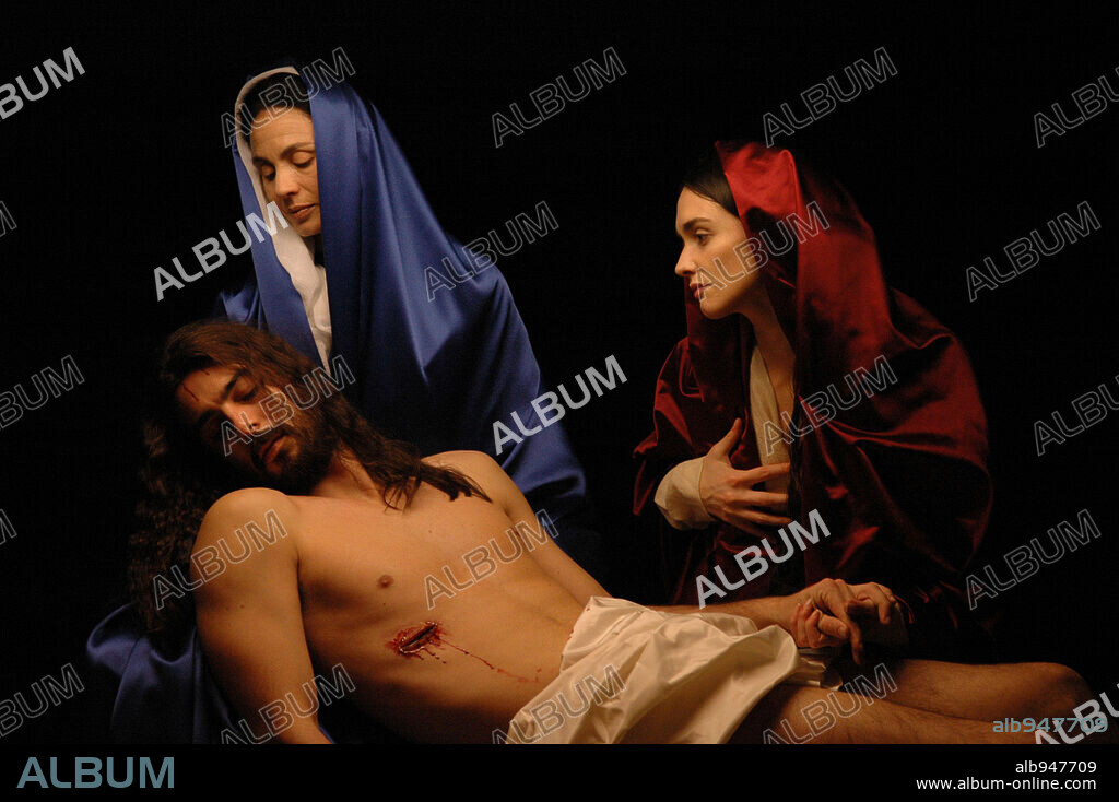 EDUARDO NORIEGA y PAZ VEGA en TERESA, EL CUERPO DE CRISTO, 2007, dirigida por RAY LORIGA. Copyright LOLAFILMS S.A.