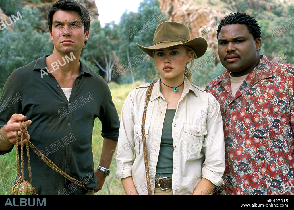 ANTHONY ANDERSON, ESTELLA WARREN and JERRY O'CONNELL in KANGAROO JACK, 2003, directed by DAVID MCNALLY. Copyright WARNER BROS. PICTURES.