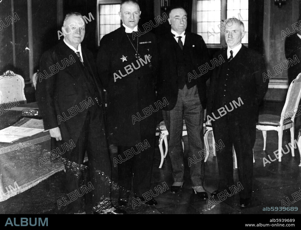 Müller, Ludwig; evang. Theologe (Oberhaupt der "Deutschen Christen" und Reichsbischof); 1883-1945. Neue evangel. Kirchenregierung, 1. März 1934: v. li. Pfarrer Heinrich Fortshoff, Reichsbischof Müller, Walzer und Pastor Fritz Engelke. Foto.
