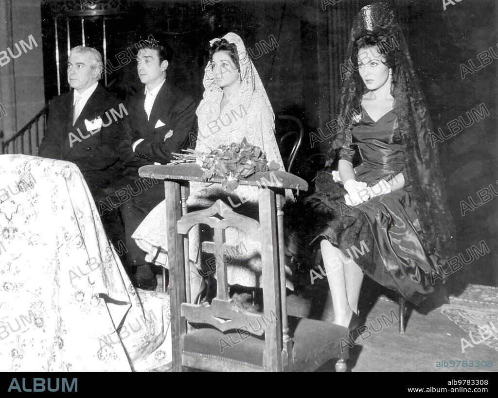October 30, 1957. Wedding of Lola Flores with Antonio González Batista, in the temple of San Lorenzo de El Escorial, the Godparents were Paquita Rico and Cesáreo González.