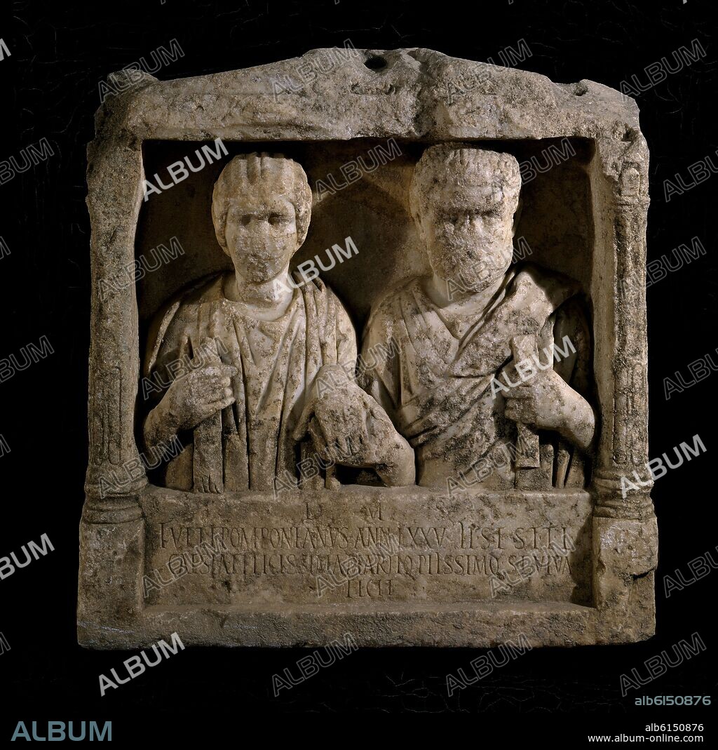 ESTELA FUNERARIA ROMANA - MATRIMONIO ROMANO -  SIGLO II.