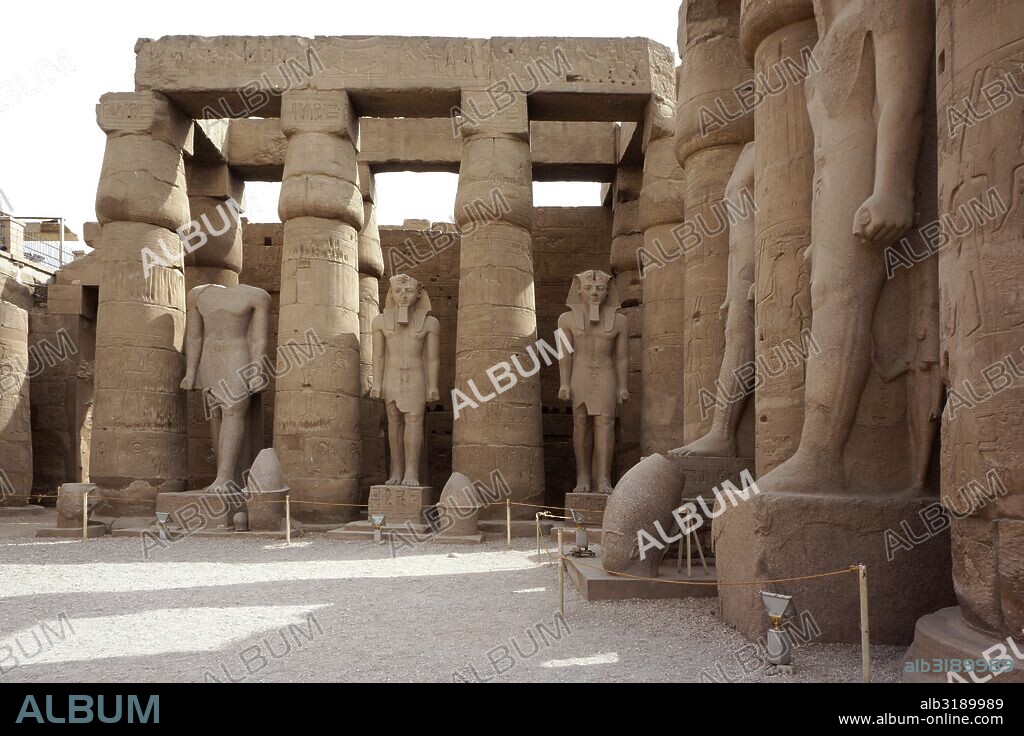 Templo de Luxor.  Egipto. Situado en el corazón de la antigua Tebas, fue construido esencialmente bajo las dinastías XVIII y XIX egipcias.