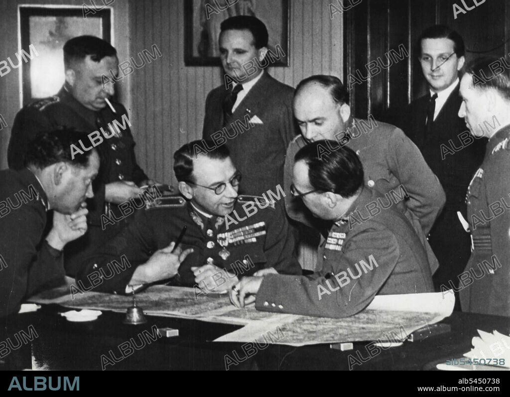 Photo Shows: Army officers busy with maps of the disputed areas at Komarom yesterday October to. Hungary's "Symbolic occupation of the two Czechoslovakia border towns of ipolysag and satoraljaujhely was due to begin today October 11. Experts from the two countries are in conference at Komarm at tempting to reach agreement over the actual areas to be occupied. October 09, 1939. (Photo by Associated Press).