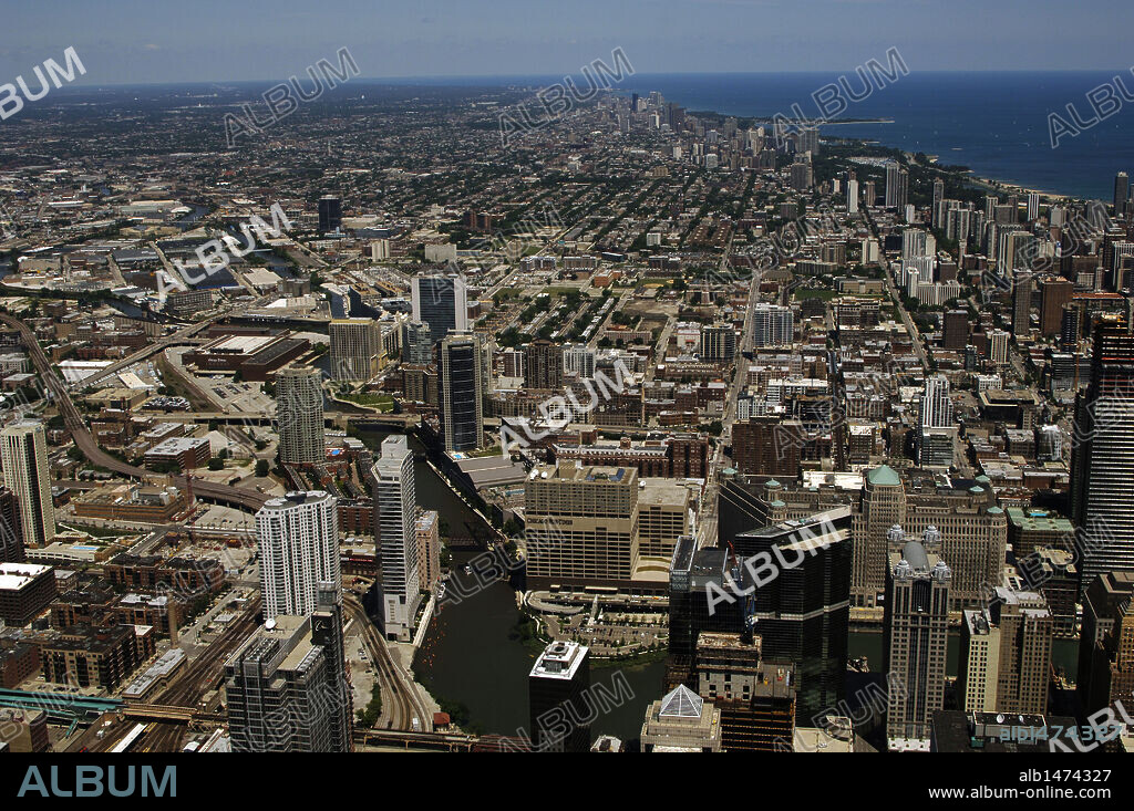 ESTADOS UNIDOS. CHICAGO. Panorámica de la ciudad desde la Torre Willis (anteriormente conocida como Torre Sears). Estado de Illinois.