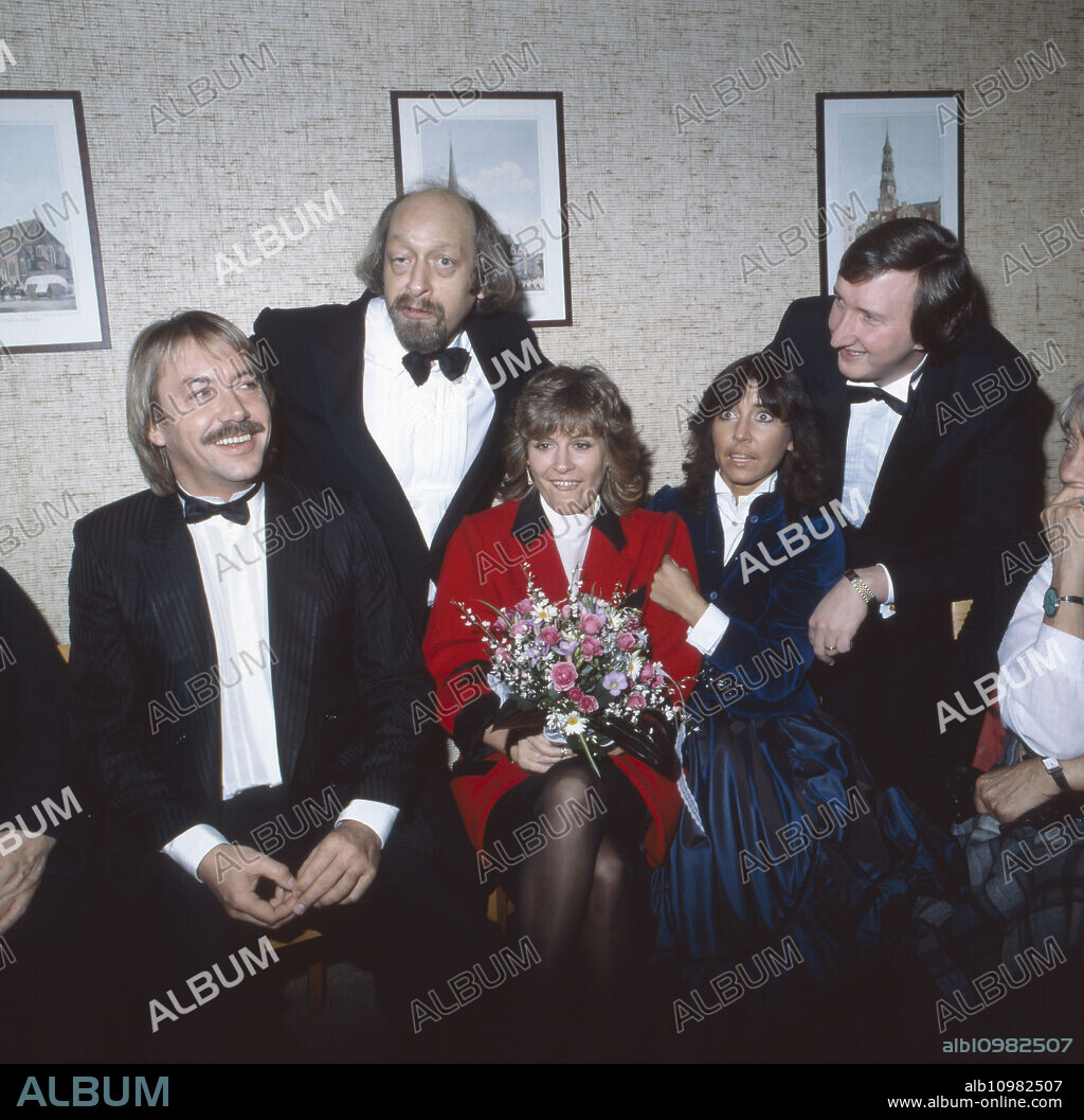 German singer Werner Boehm with his newly wed wife Mary Roos and her sister Tina York and their friends Karl Dall and Mike Krueger (both standing behind), Germany 1981.