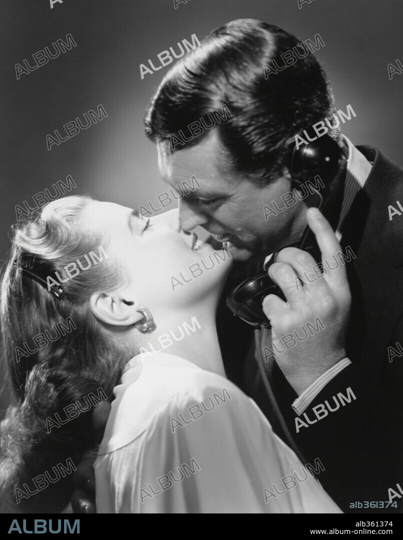 CARY GRANT and INGRID BERGMAN in NOTORIOUS, 1946, directed by ALFRED HITCHCOCK. Copyright RKO RADIO PICTURES.