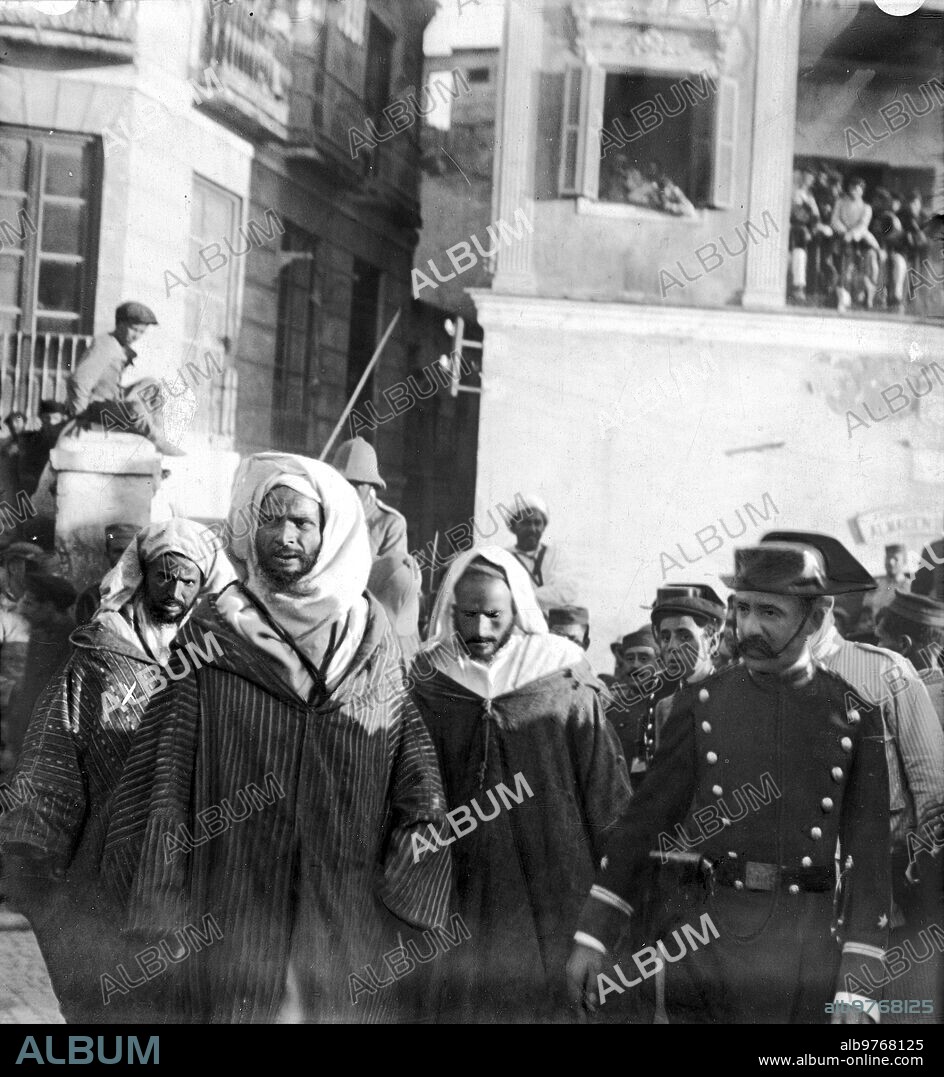 November 1909. The submission of the Rifians. The Moor Abd-El-Kader (X), accompanied by Maimon-Mobatar and Maimon-Ben-Maimon, heading to the general command of Melilla to make an act of submission before General Marina. As is known, Abd-El-Kader is one of the most influential Moors in the Rif. After Schaldy and Missiam, Leaders of the Rebellion.