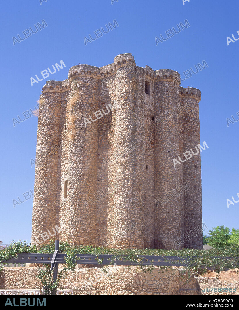 TORREON DEL CASTILLO MEDIEVAL QUE PERTENECIO A LA ORDEN DE SANTIAGO.