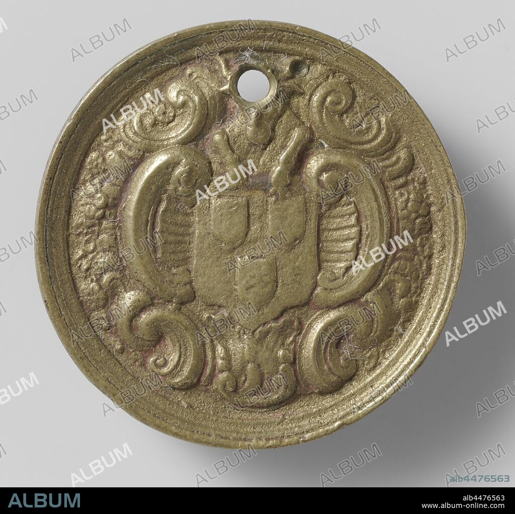 St. Lucas guild of Amsterdam, guild token by Willem Uppink, painter, Brass medal with a hole in it. Front: ox holds Lucas shield in its legs, around it Louis Louis style accolade. Reverse: cartouche with inscription below animal head, and cartouche with year, above cartouche with letter S, Amsterdam, Willem Uppink, anonymous, 1788, brass (alloy), engraving, d 4.2 cm × w 32.25 gr.